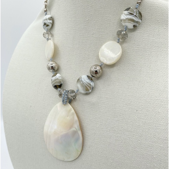Mother of Pearl Teardrop Pendant Glass Beaded Necklace - Picture 2 of 7